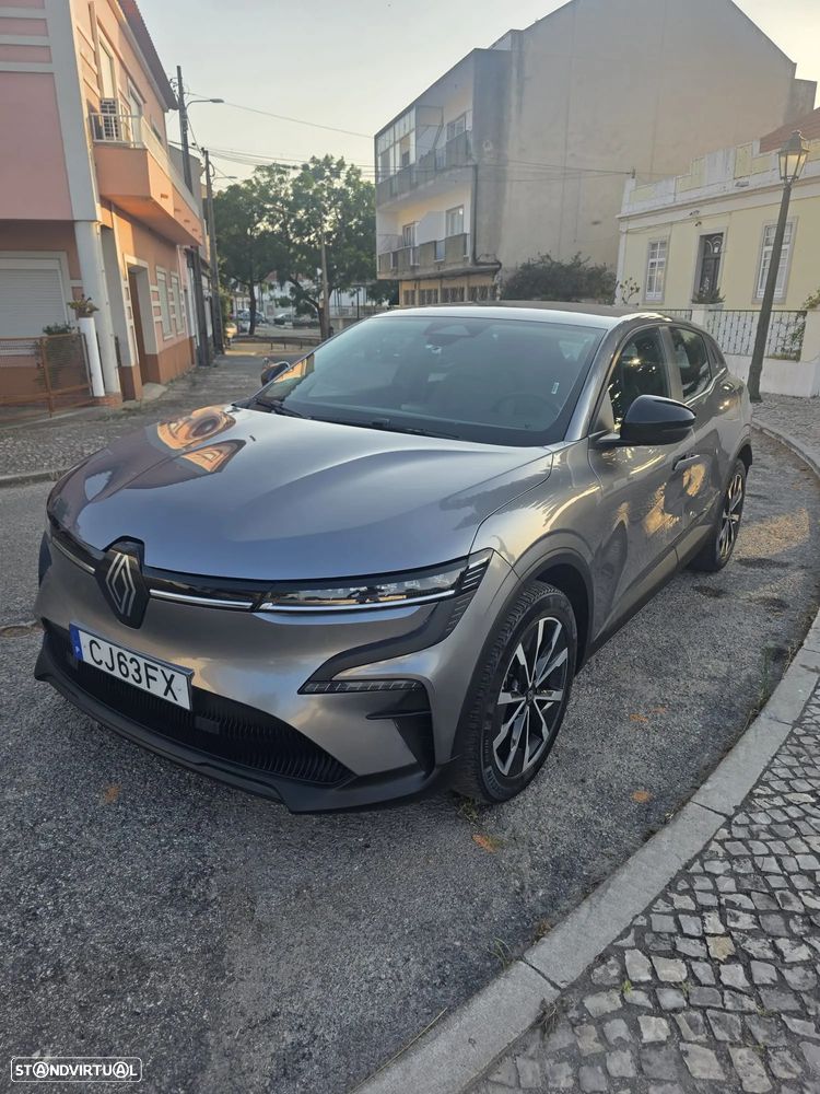 Renault Mégane E-Tech - 1