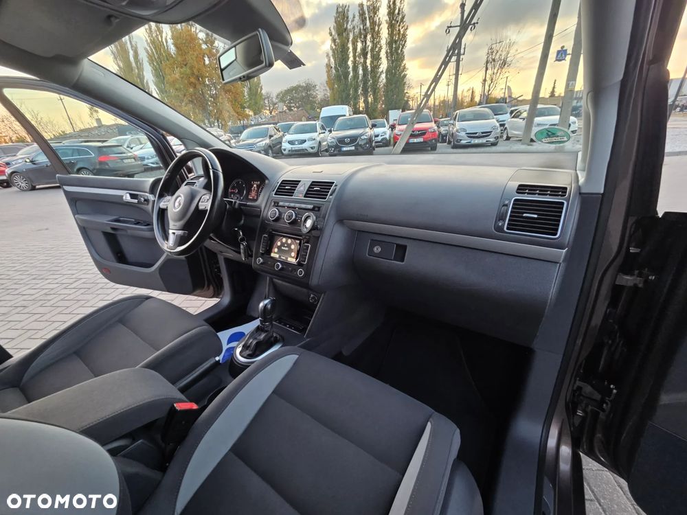 Volkswagen Touran 2.0 TDI DPF DSG Highline - 35
