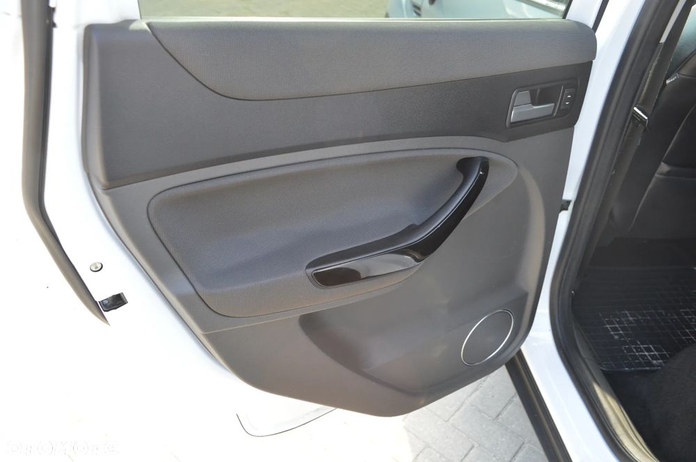 Ford Kuga 2.0 TDCi 2x4 Titanium - 16