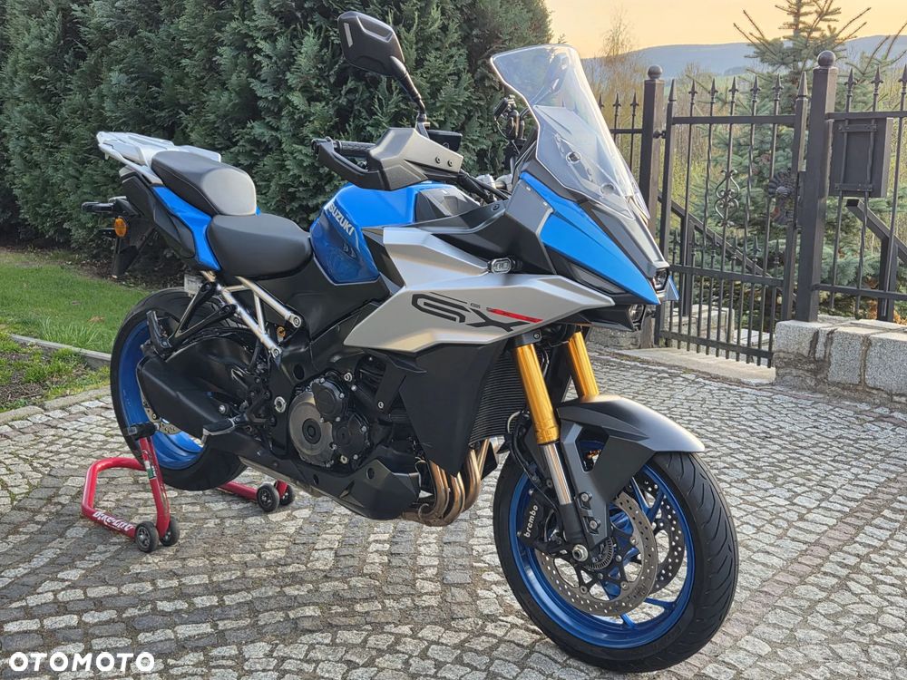 Suzuki GSX - 2