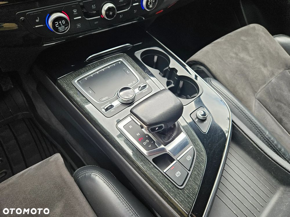 Audi Q7 50 TDI mHEV Quattro Black Edition Tiptr - 32