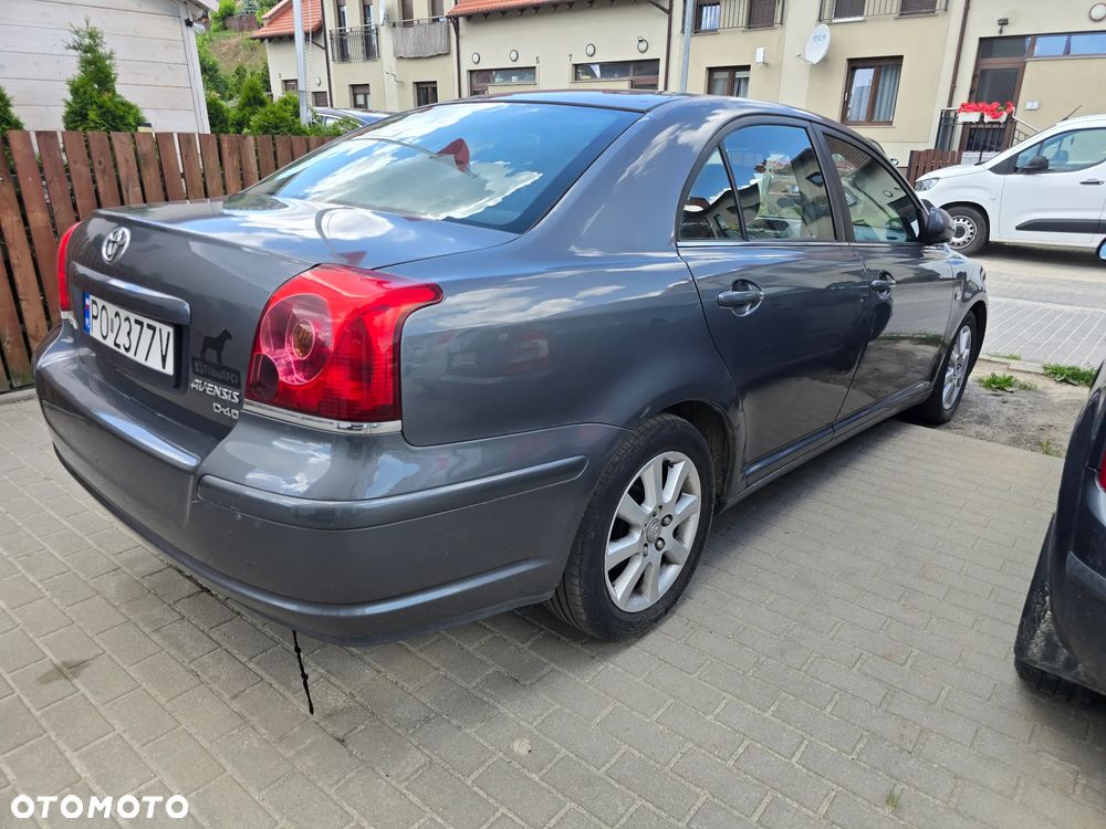Toyota Avensis 2.2 D-4D Sol - 2