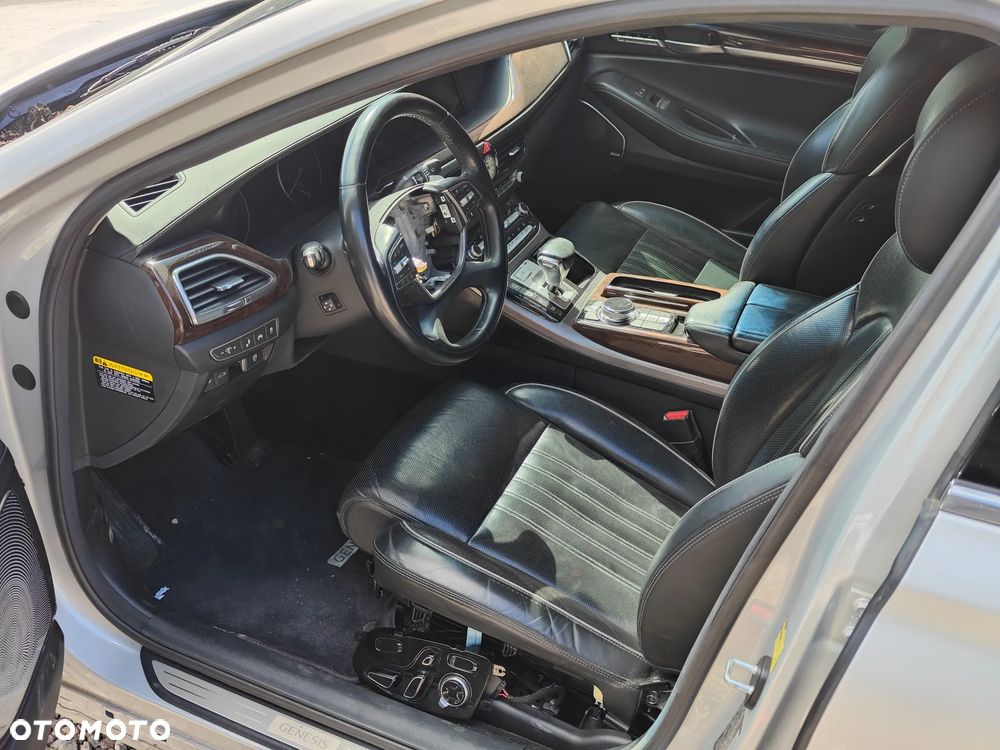 Genesis G90 - 9