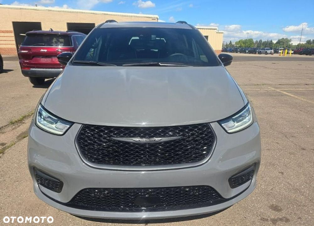 Chrysler Pacifica 2025 photo 2