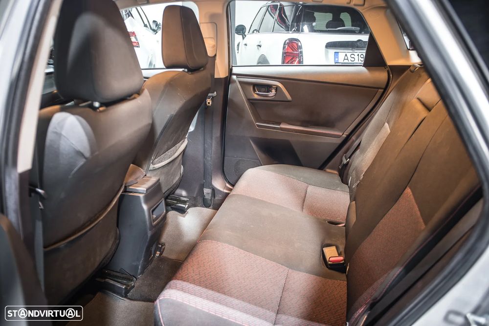 Toyota Auris 1.4 D-4D Exclusive+Navi - 8