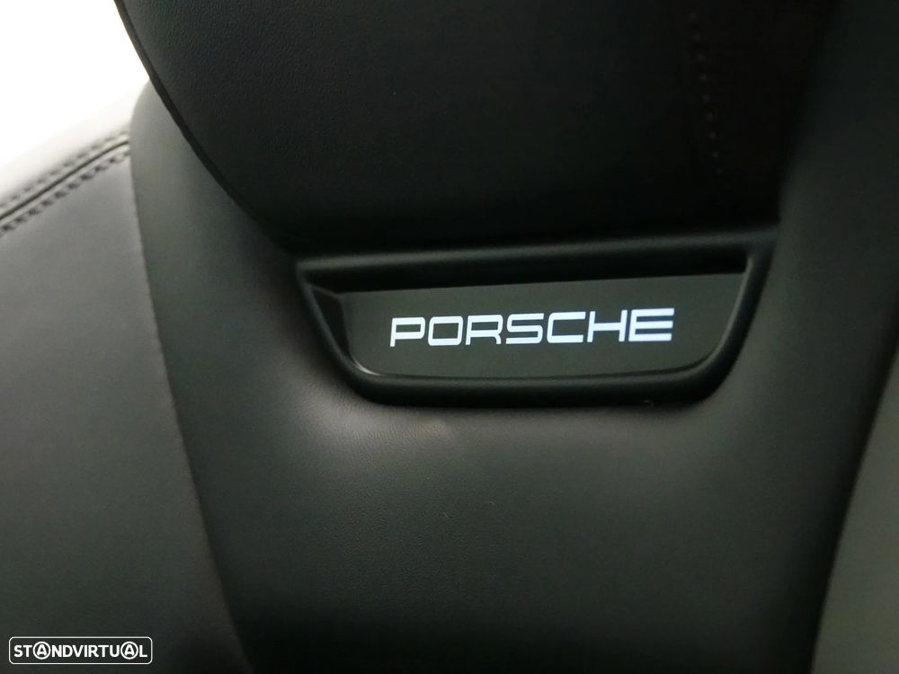 Porsche Macan Electric 4 - 20