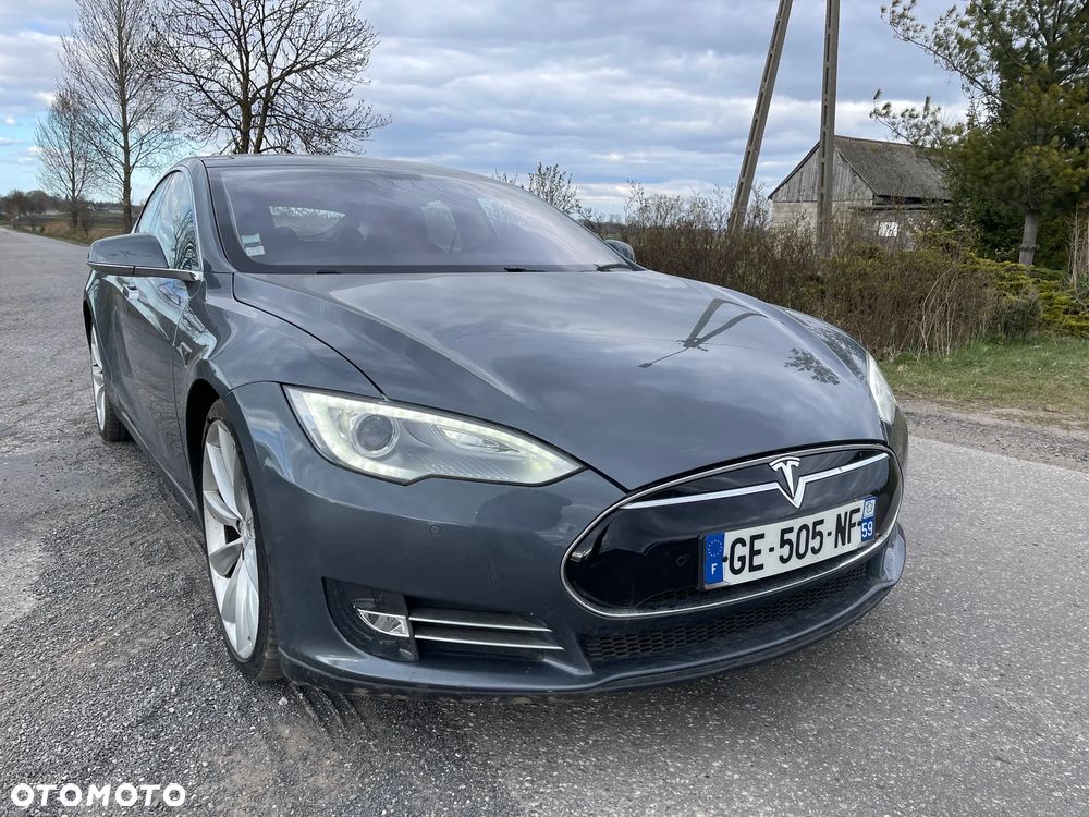 Tesla Model S - 2