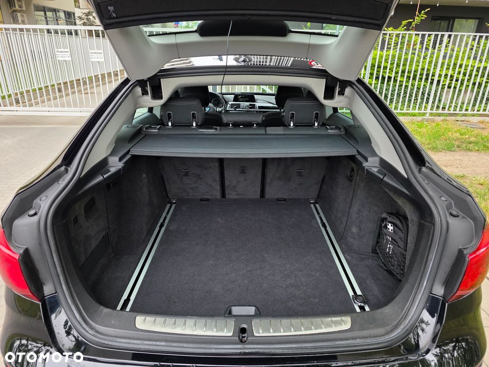 BMW Seria 3 318d Sport Line - 31