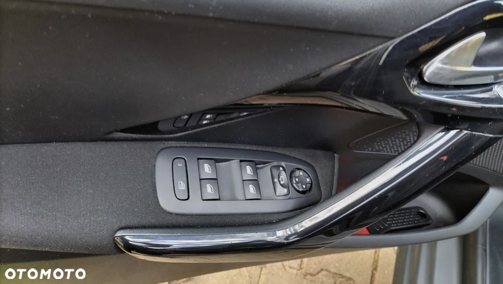 Peugeot 208 1.2 PureTech Allure - 29