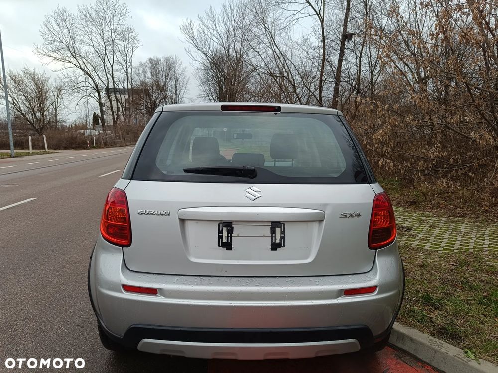 Suzuki SX4 1.5 Streetline 4x2 Classic - 3