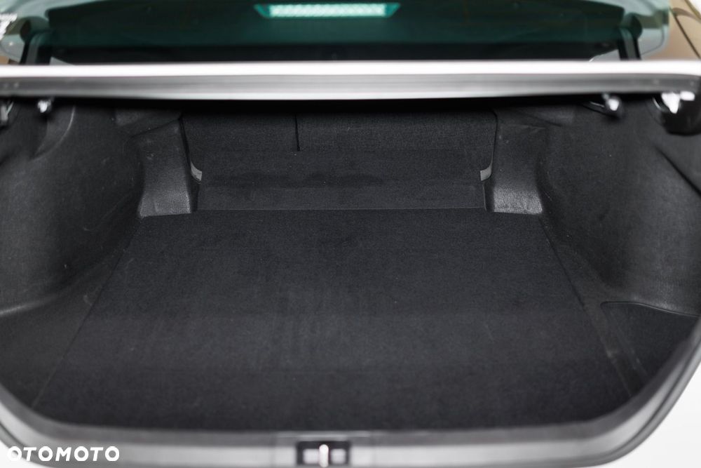 Toyota Camry - 27