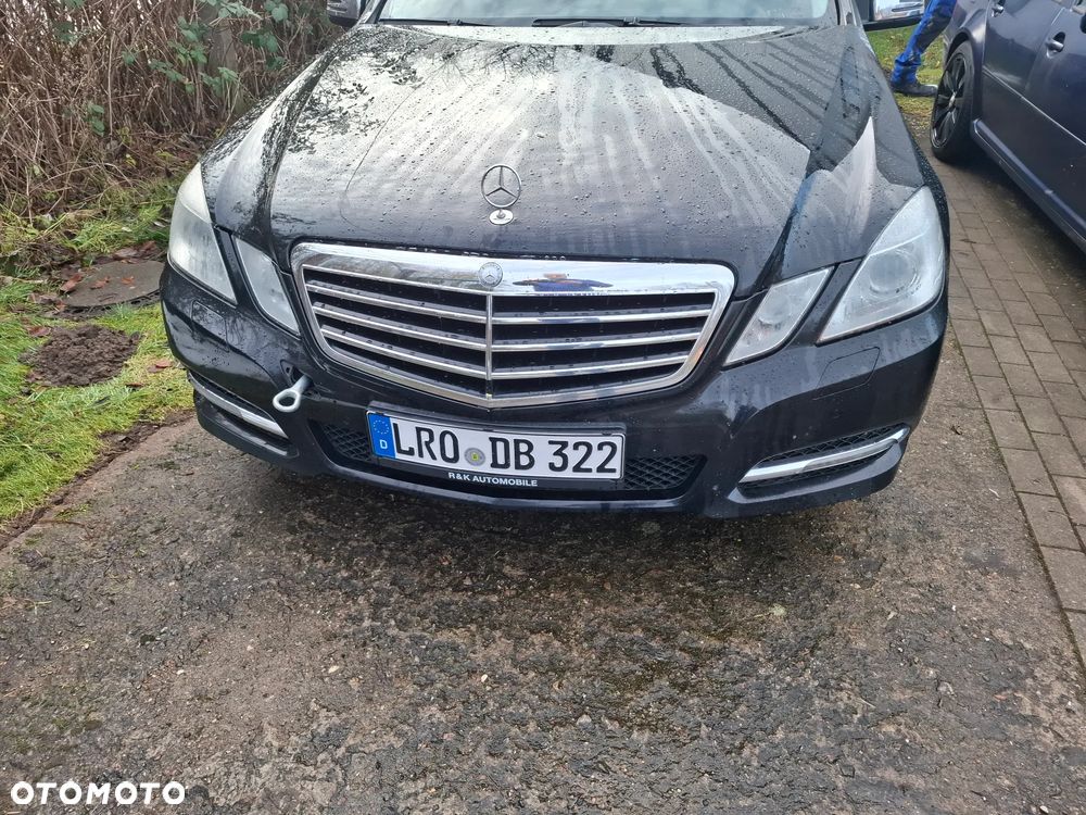 Mercedes-Benz Klasa E 220 CDI DPF BlueEFFICIENCY Automatik Avantgarde - 2