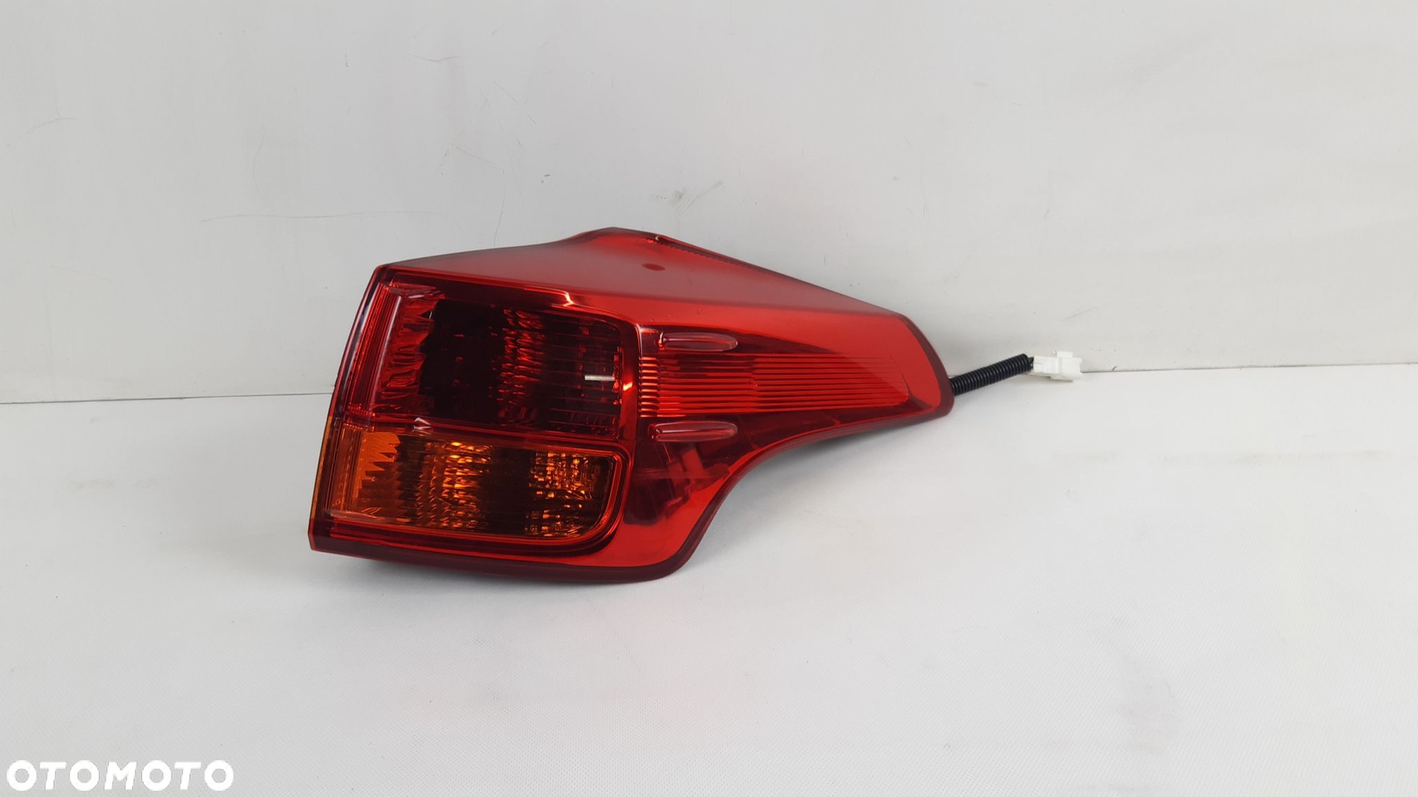 TOYOTA RAV4 IV LAMPA PRAWA TYŁ - 1