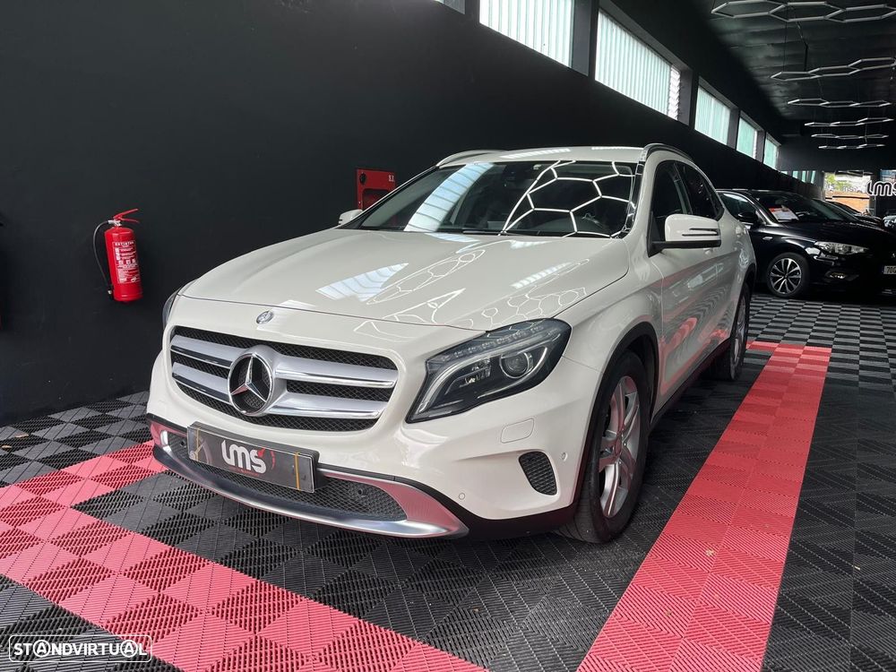 Mercedes-Benz GLA 220 CDi Urban 4-Matic - 3