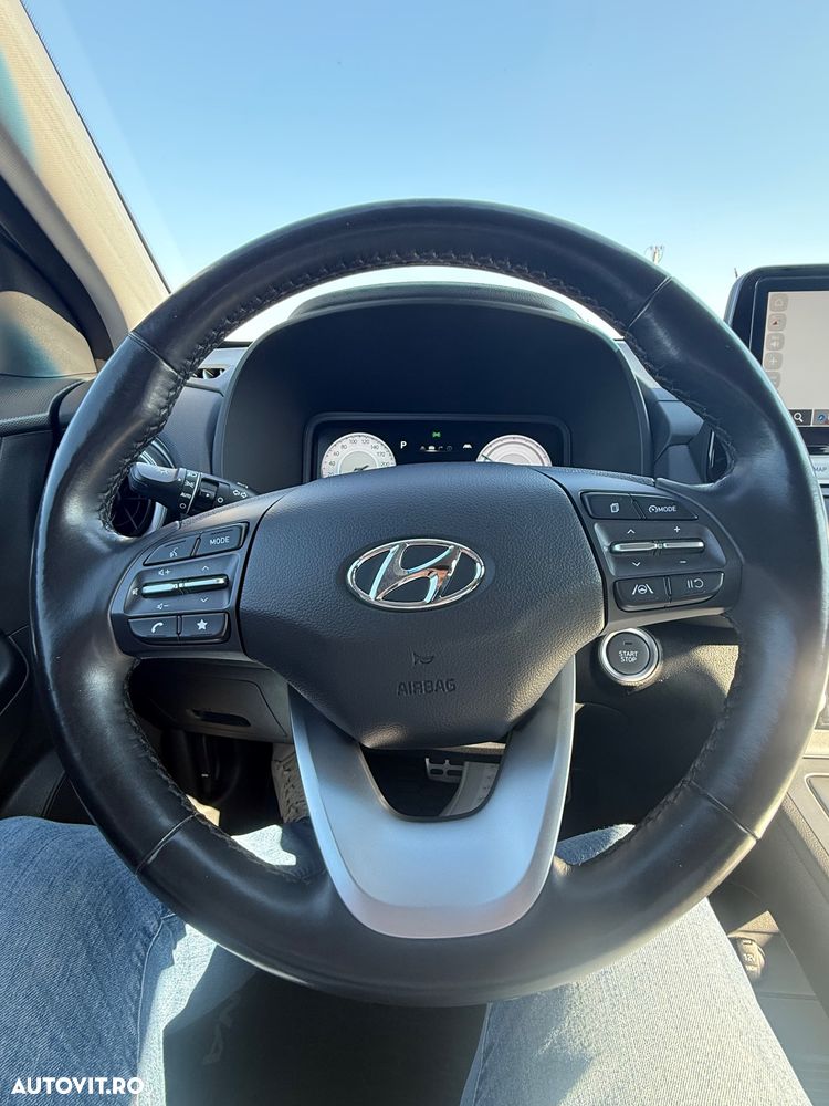 Hyundai KONA - 12