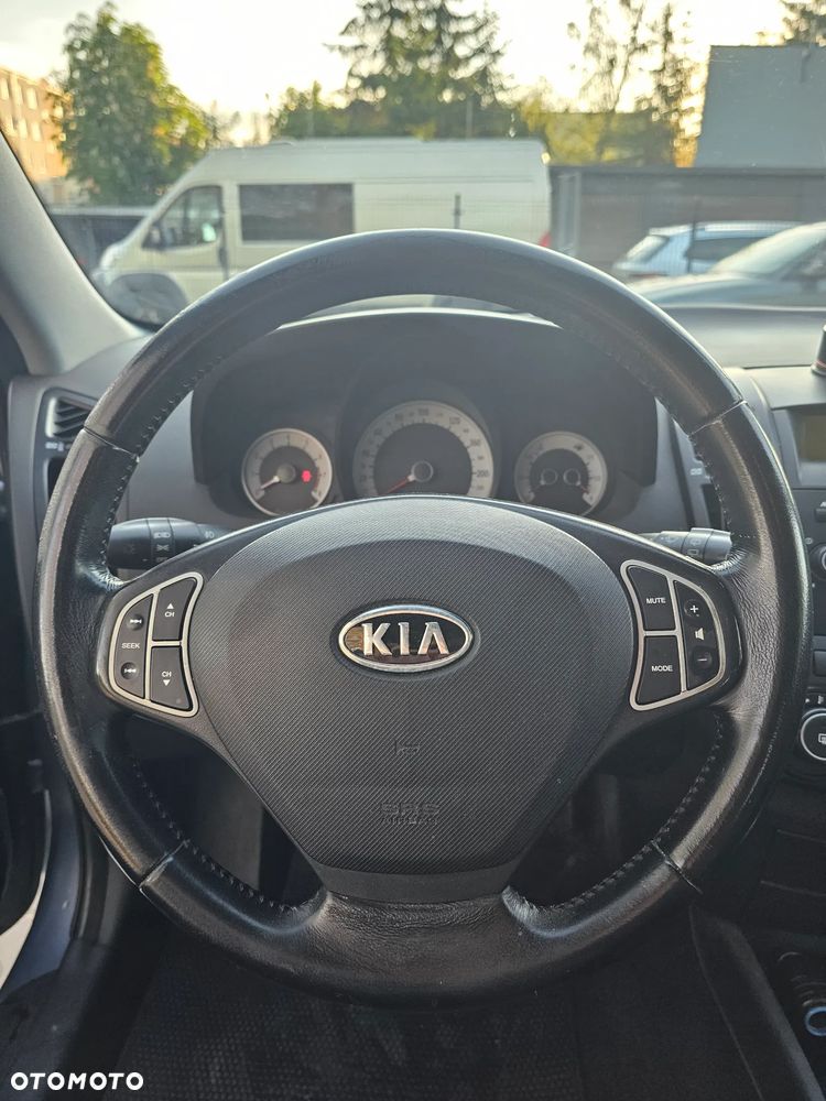 Kia Ceed - 12