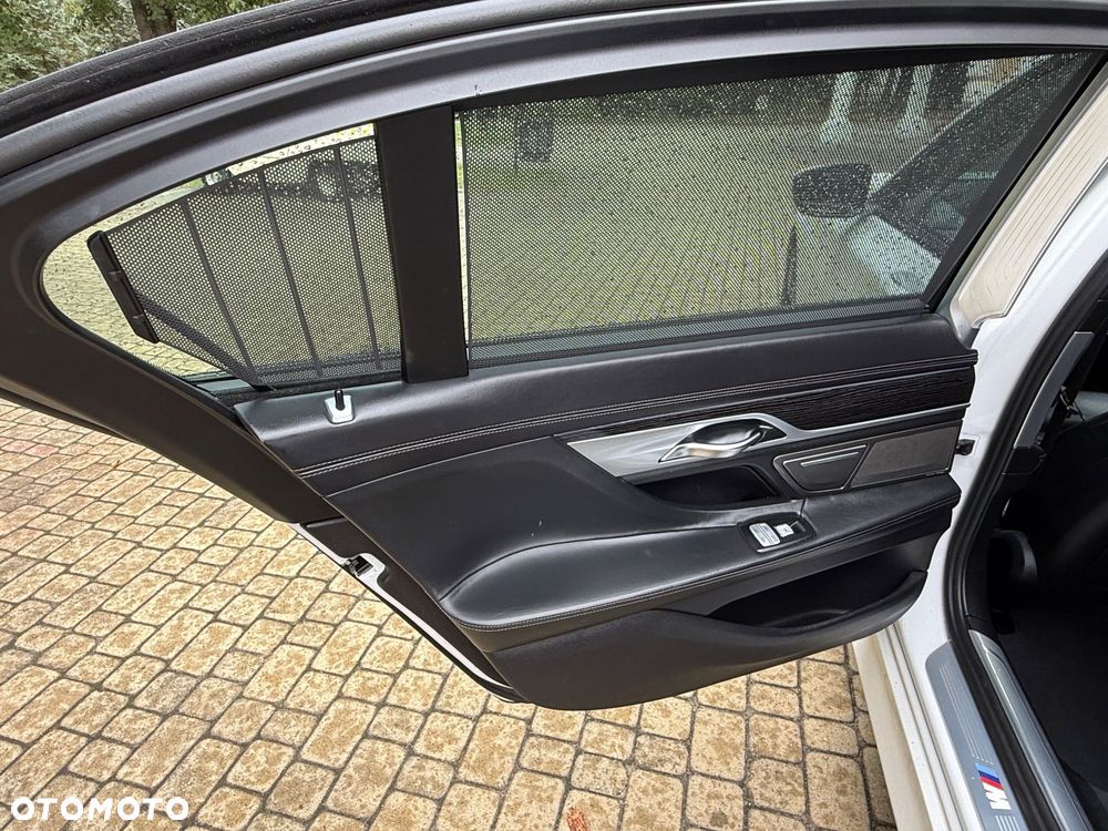 BMW Seria 7 750Li xDrive - 23