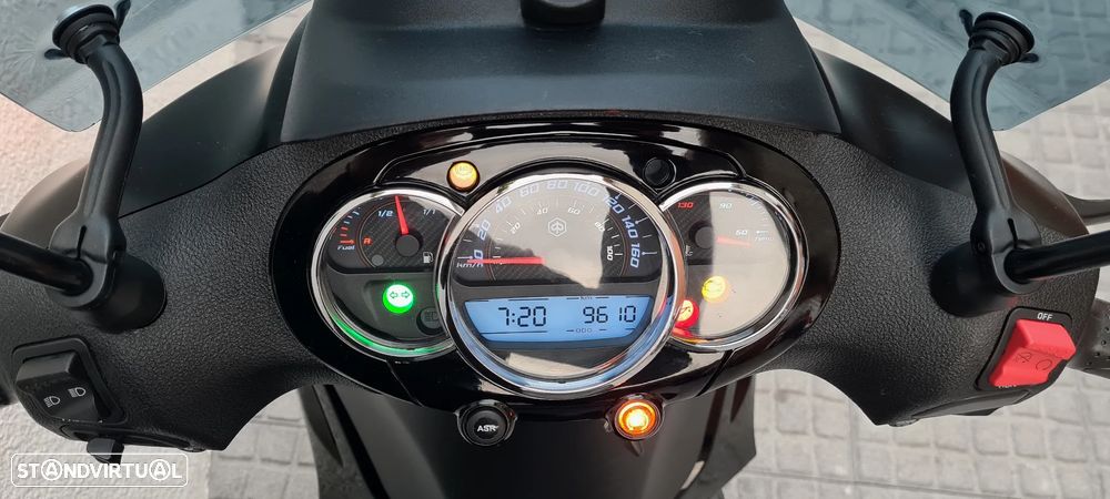 Piaggio Beverly 350 Sport Touring ABS/ASR E4 - 16