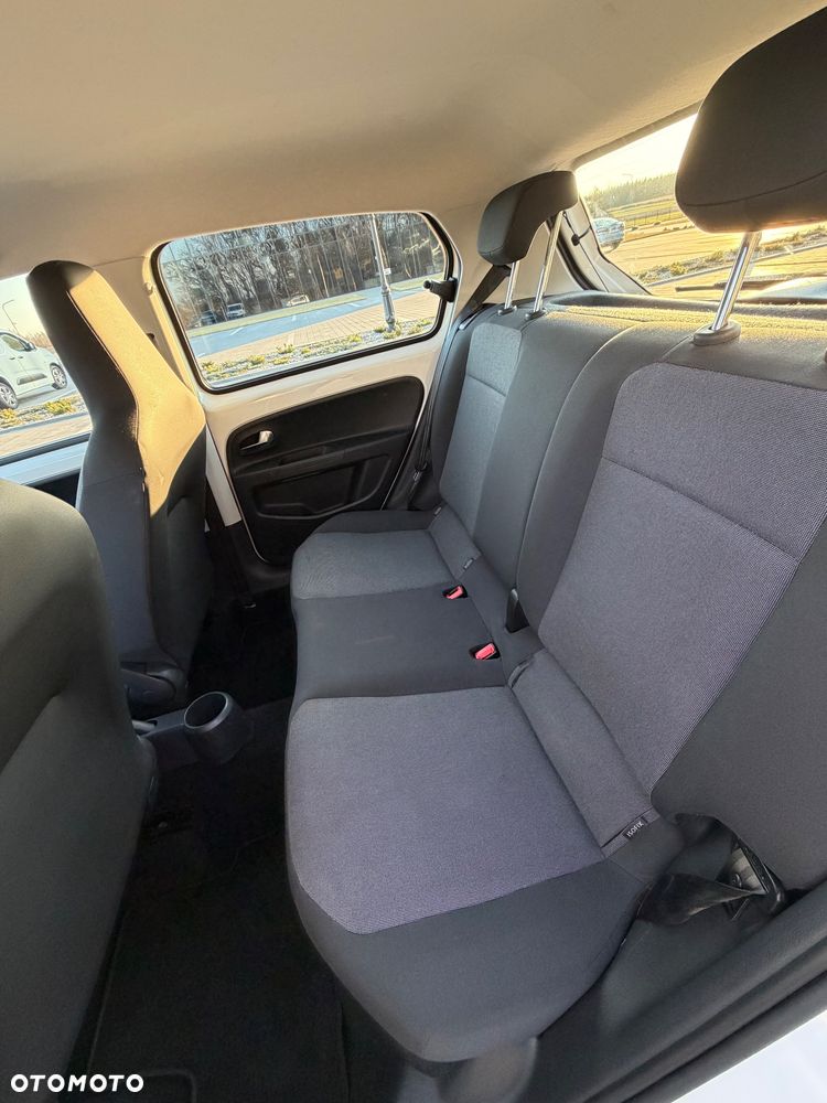 Volkswagen up! move - 6