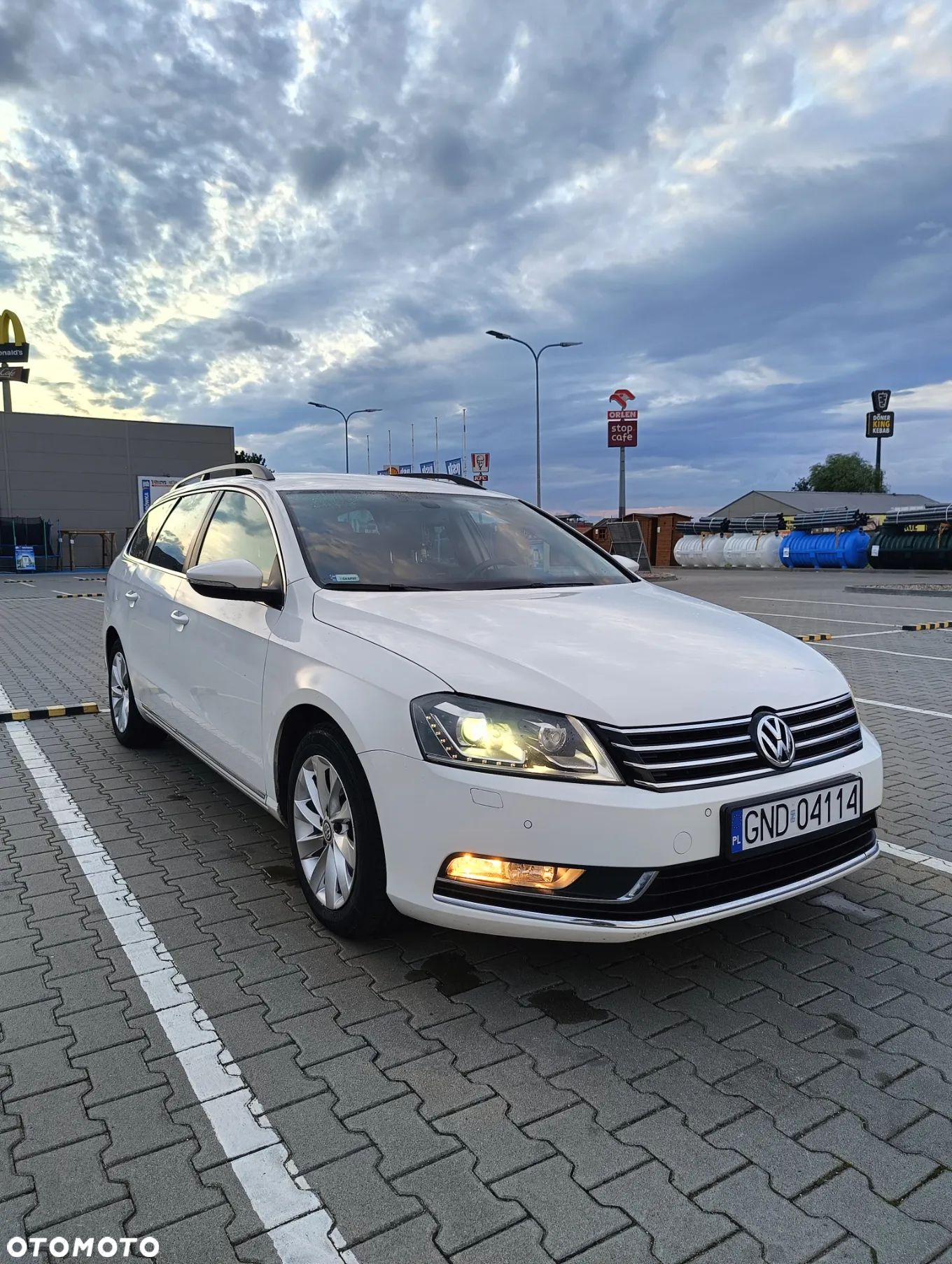 Volkswagen Passat Variant 1.6 TDI BlueMotion Technology Business Edition - 1