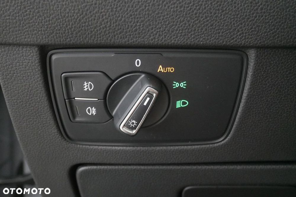 Volkswagen Passat Variant 2.0 TSI Business DSG - 25