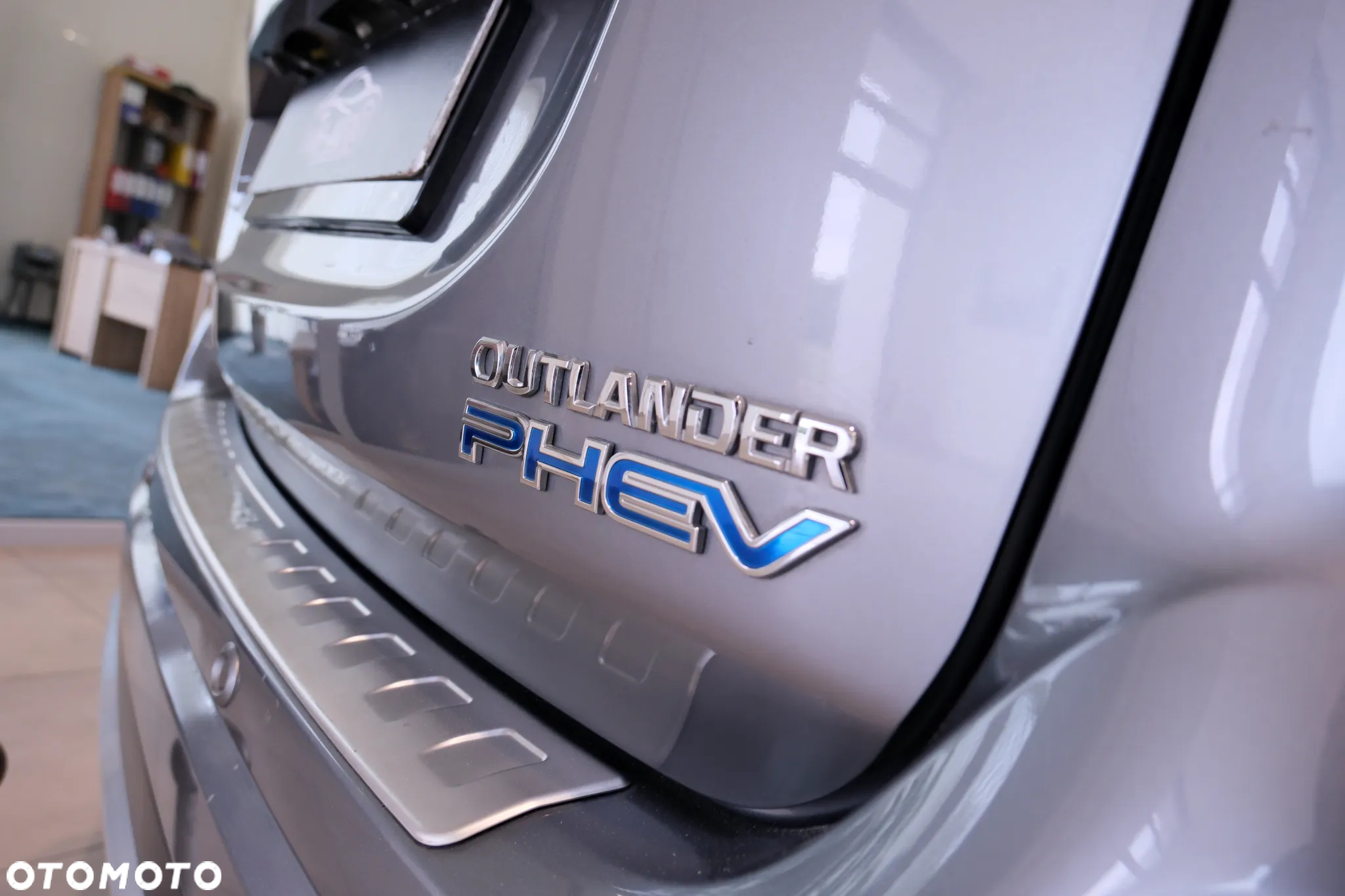 Mitsubishi Outlander 2.0 4WD Plug-In Hybrid - 11