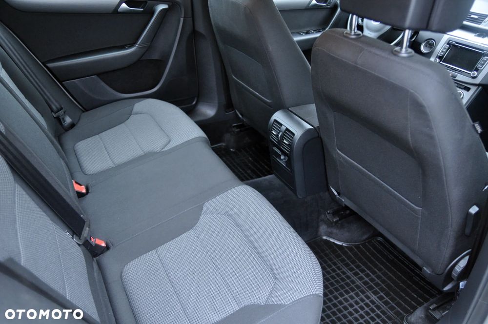 Volkswagen Passat 2.0 TDI Comfortline - 9