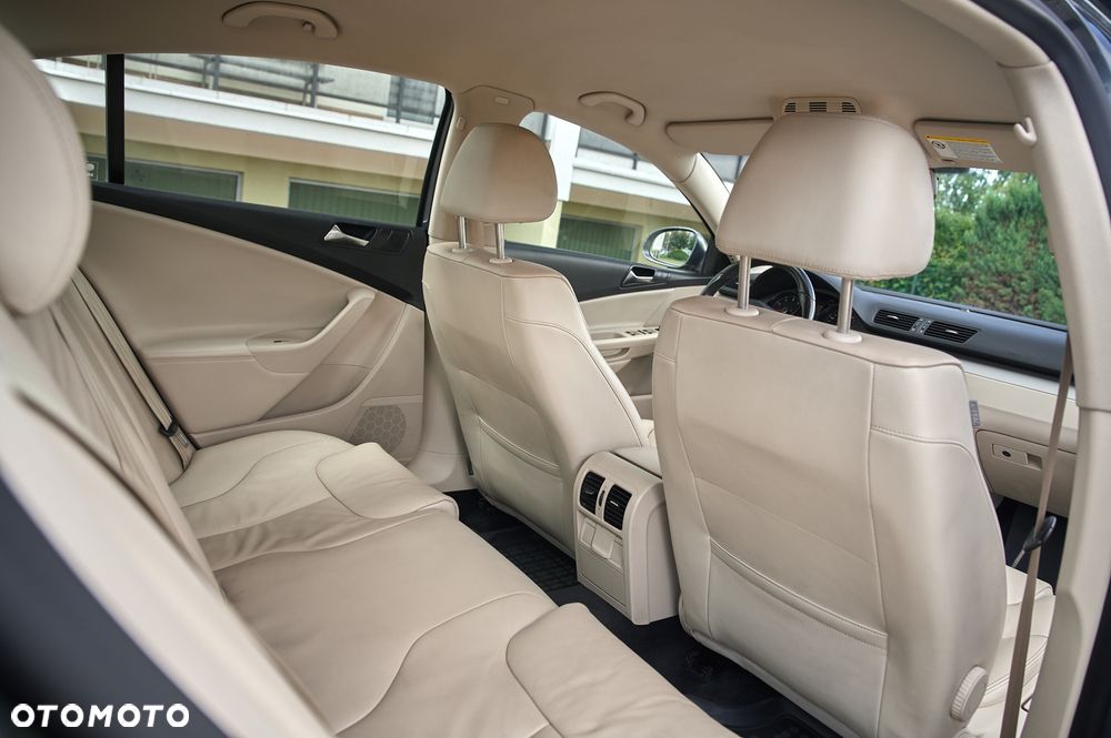 Volkswagen Passat - 33
