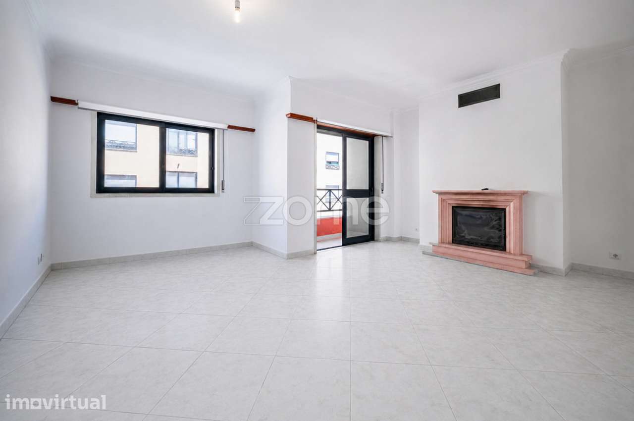 Apartamento T3 com duas Suites e Garagem no Centro de Tires - S.D.Rana - Grande imagem: 3/18