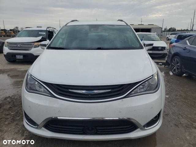 Chrysler Pacifica Hybrid z 2018 roku. - 5
