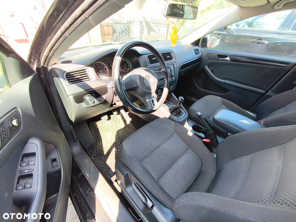 Volkswagen Jetta 1.2 TSI Comfortline - 4