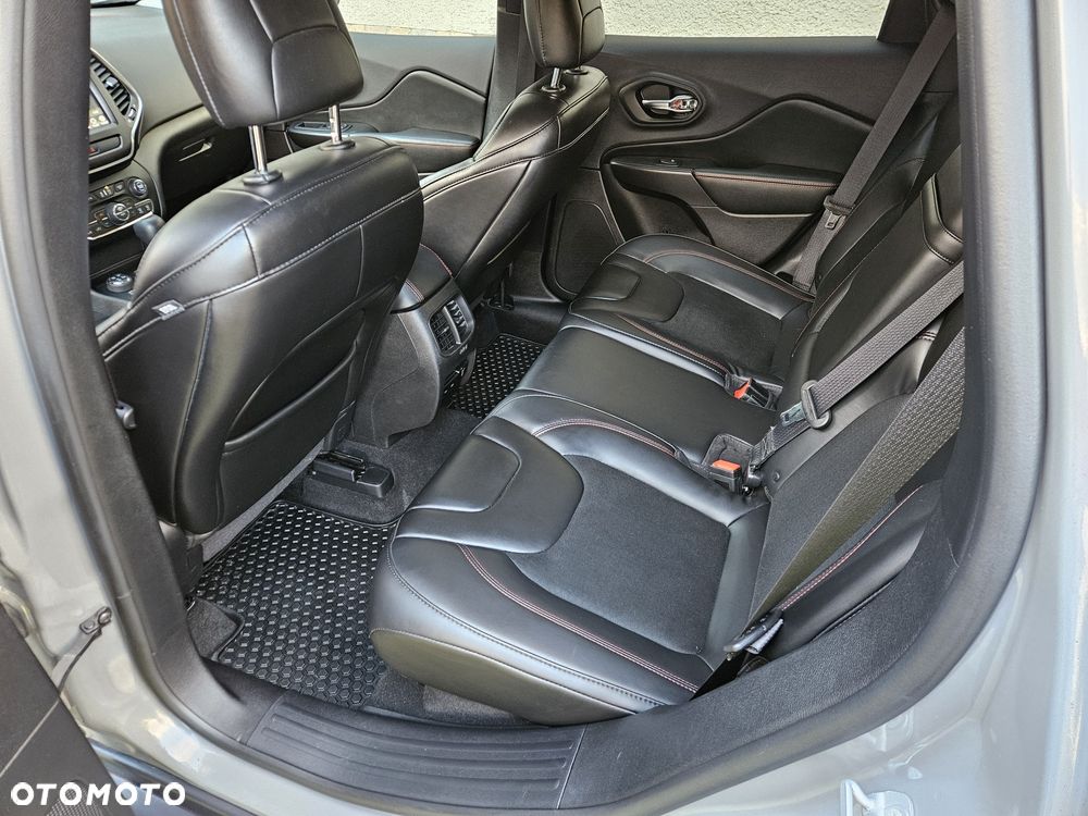 Jeep Cherokee - 8