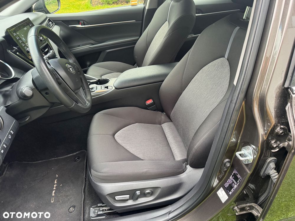 Toyota Camry 2.5 Hybrid Comfort CVT - 24