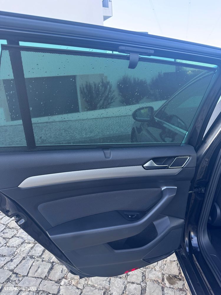 VW Passat Variant 1.6 TDI Confortline DSG - 16