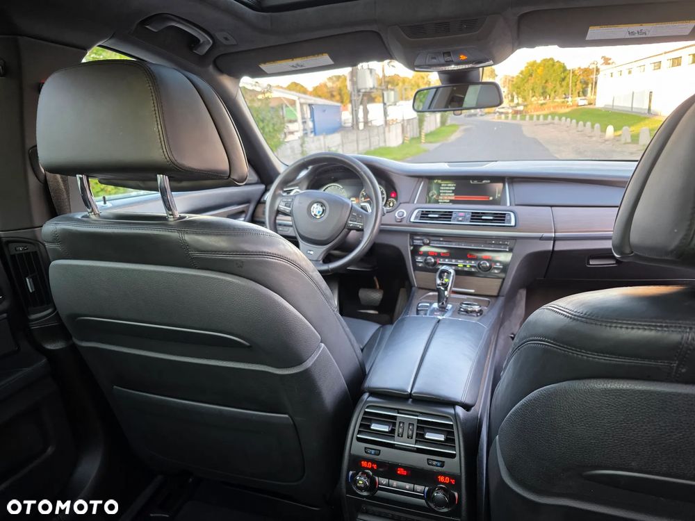 BMW Seria 7 750i - 16