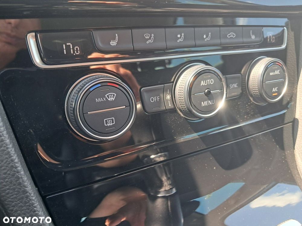 Volkswagen Golf - 23