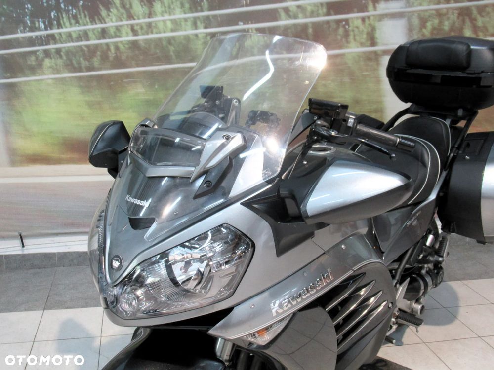 Kawasaki GTR - 12