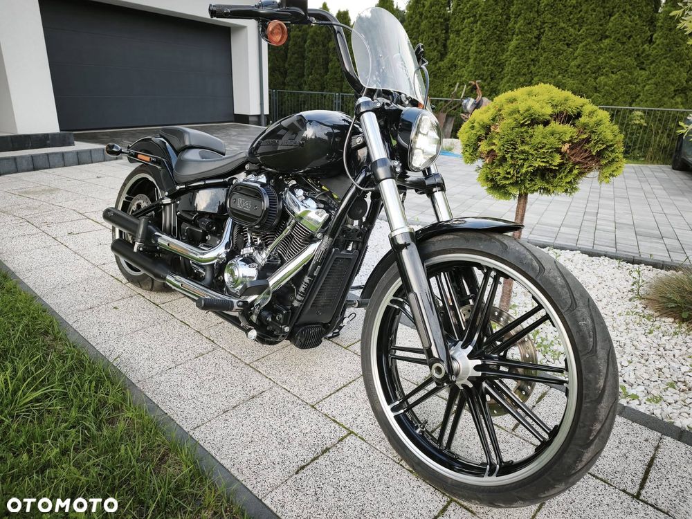 Harley-Davidson Softail Breakout - 11