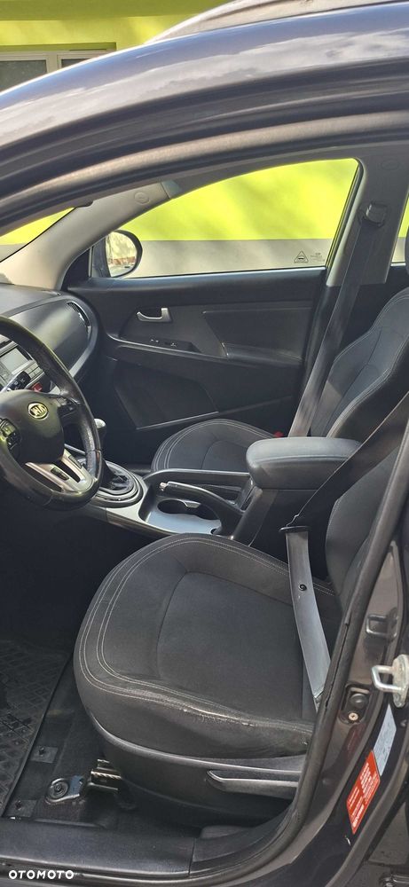 Kia Sportage 2.0 L - 11