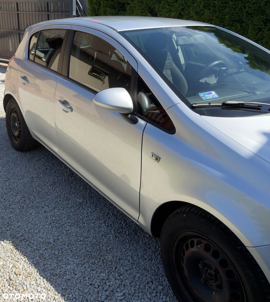 Opel Corsa 1.4 16V Cosmo - 2