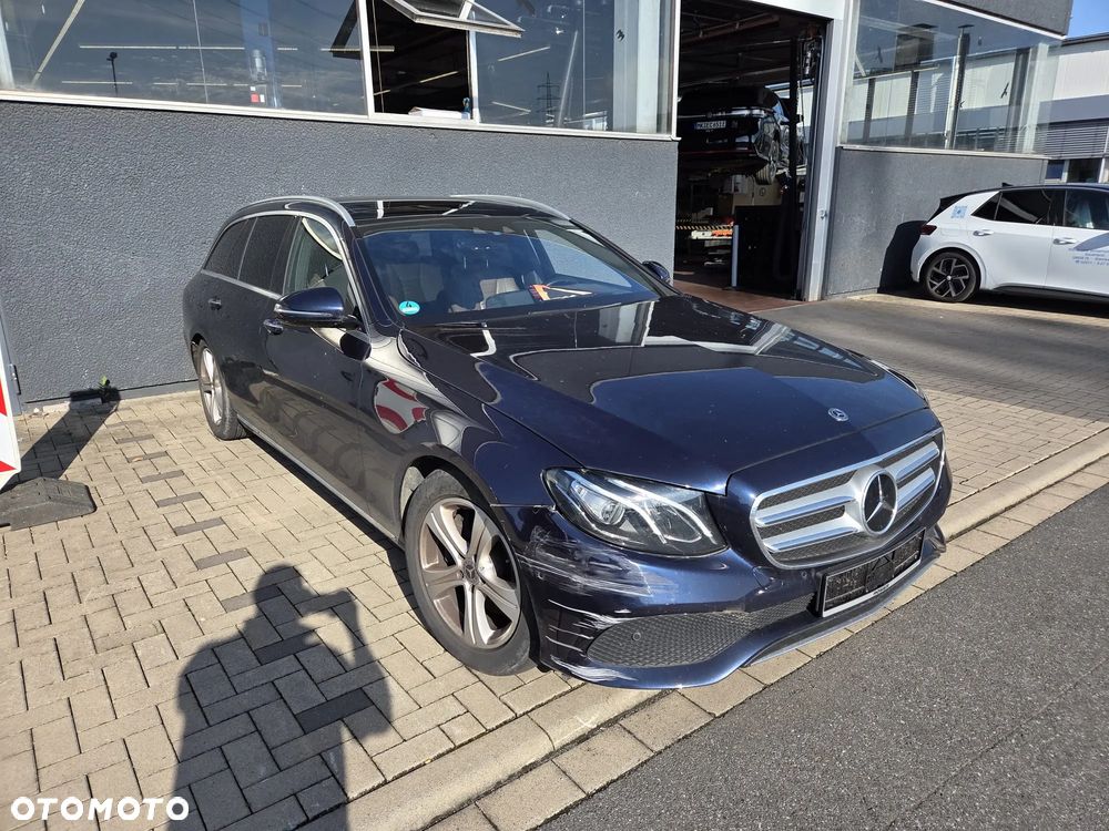 Mercedes-Benz Klasa E 220 d 4Matic 9G-TRONIC Avantgarde - 1