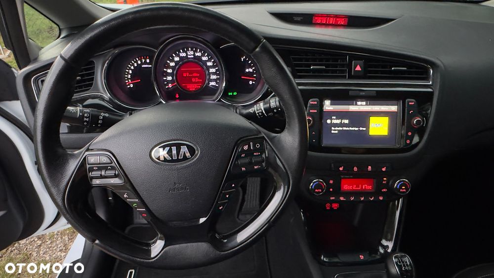 Kia Ceed - 11