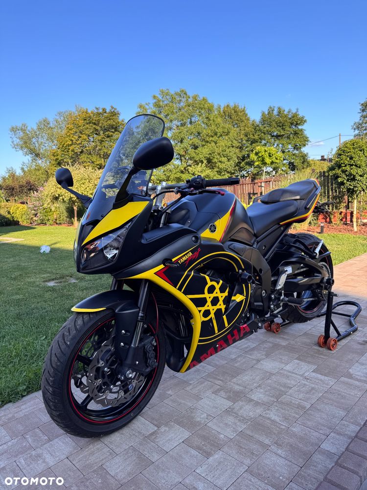 Yamaha FZ - 12