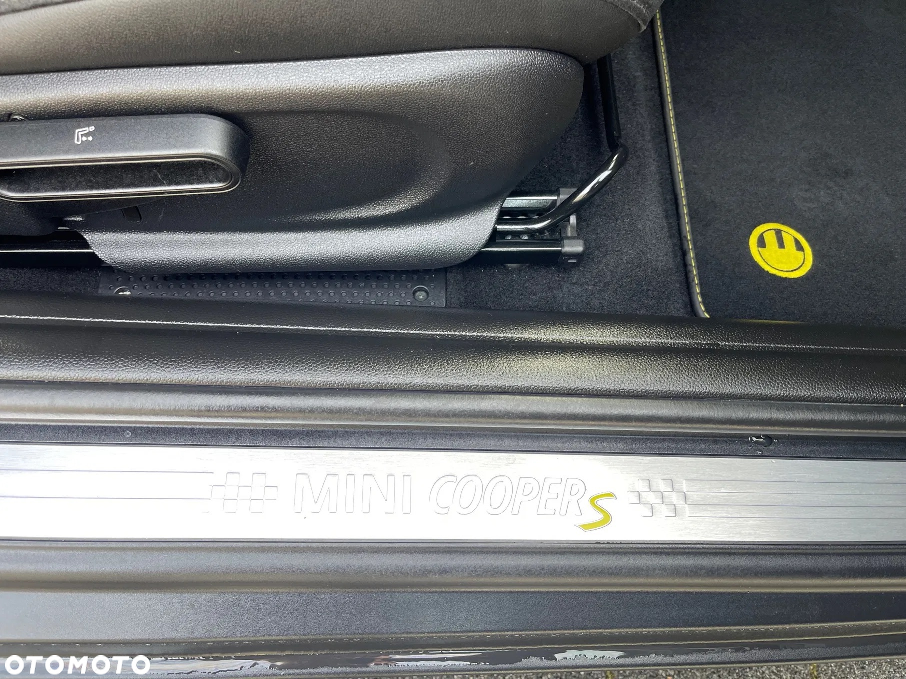 MINI Cooper SE Electric Trim - 32