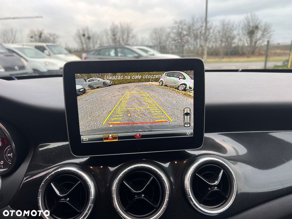 Mercedes-Benz CLA 200 7G-DCT UrbanStyle Edition - 18