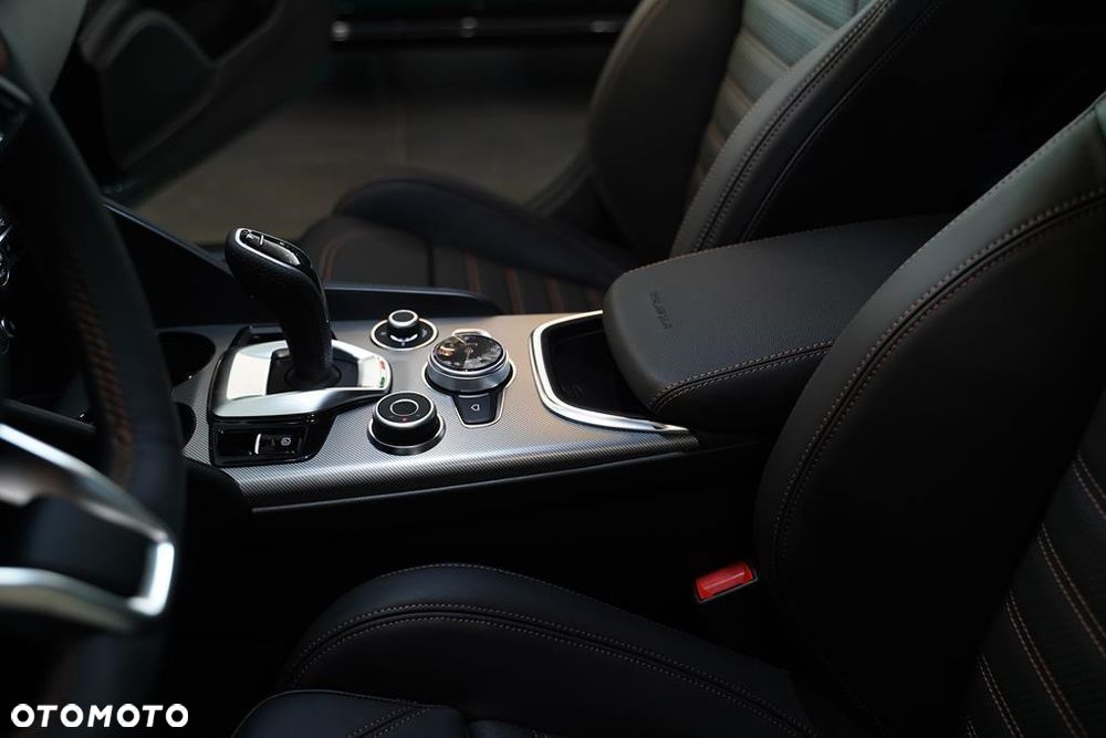 Alfa Romeo Giulia 2.0 Turbo Intensa Q4 - 23