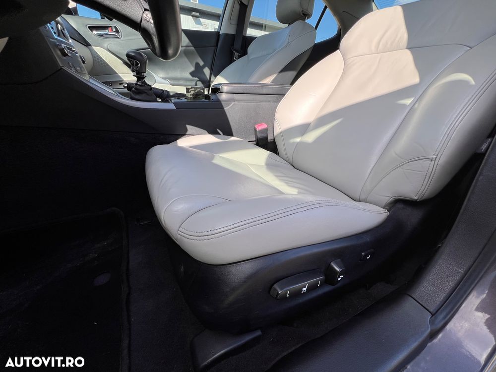 Lexus Seria IS 220d Luxury Line - 9