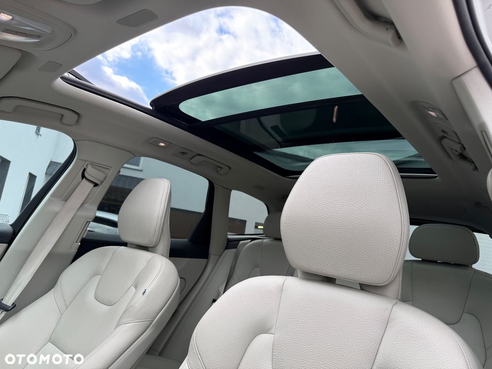 Volvo XC 60 T6 Plug-In Hybrid AWD Inscription - 4