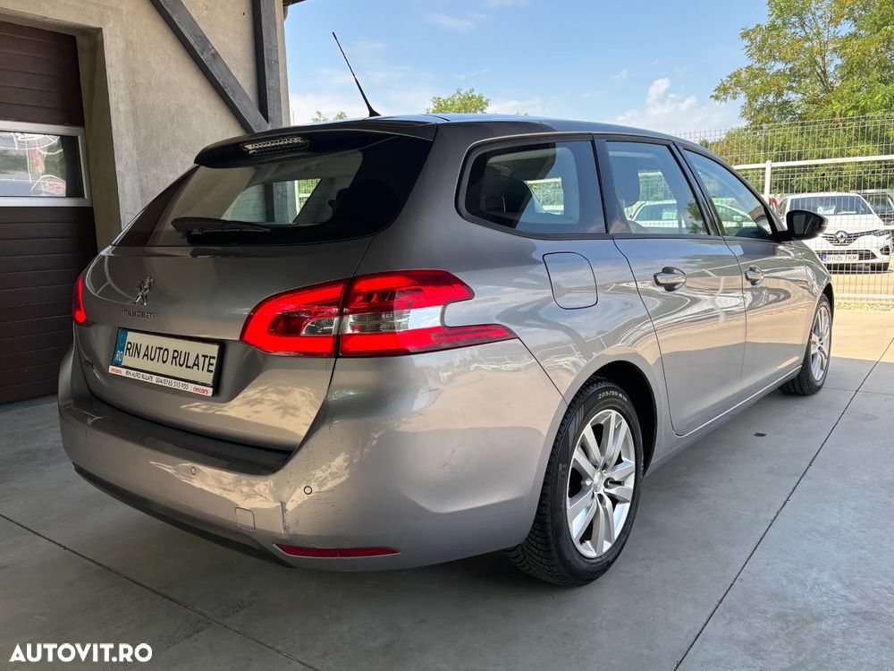 Peugeot 308 - 8