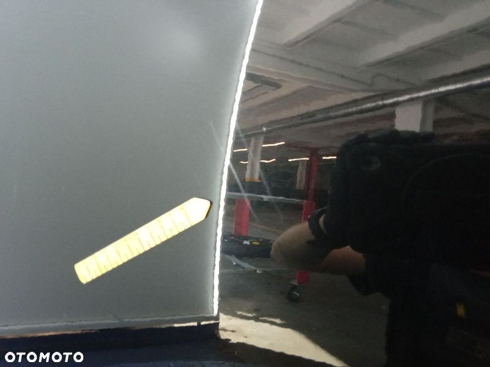 TOYOTA AVENSIS II HB DRZWI TYŁ LEWE TYLNE 209 - 4